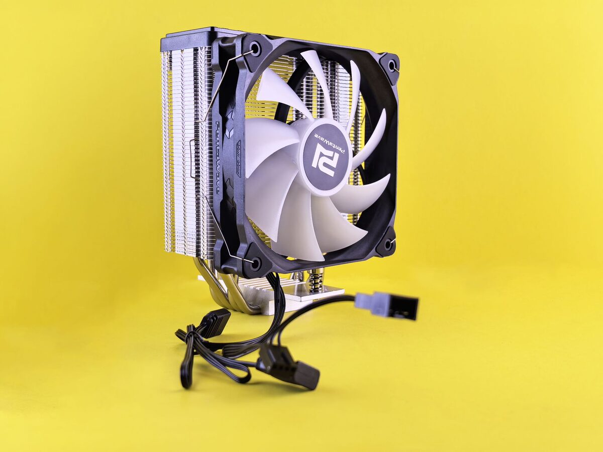 Wieżowy radiator procesora z wentylatorem