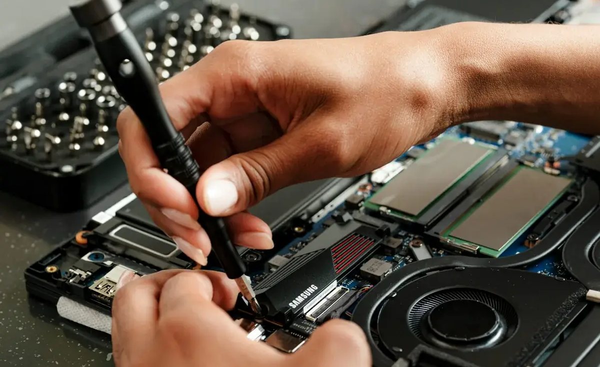 Testy laptopa po naprawie — sprawdzamy sprzęt przed zwrotem
