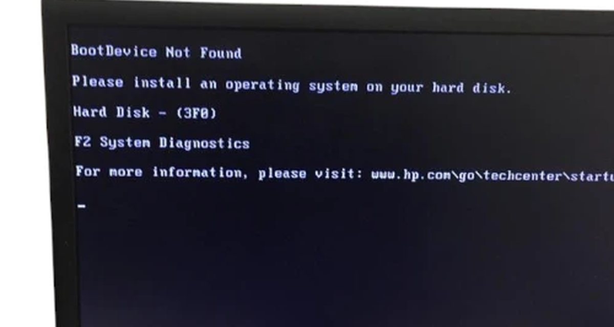 Ekran błędu rozruchu laptopa — samoczynne restarty podczas pracy